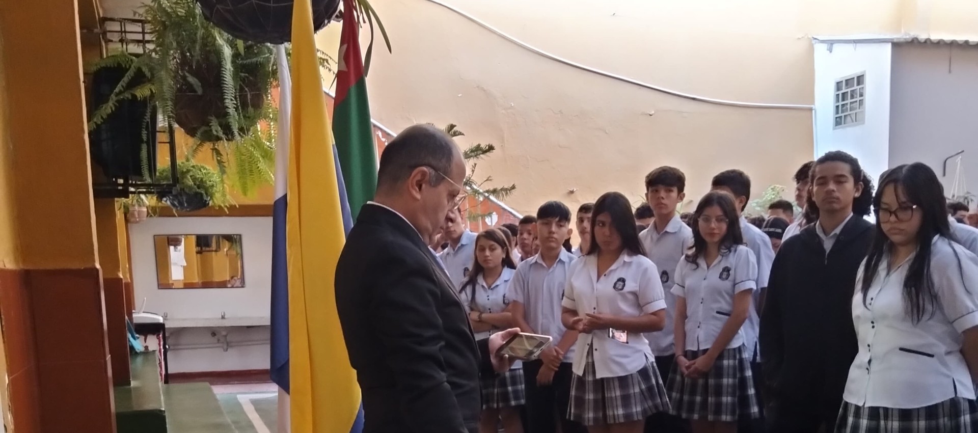 IZADA DE BANDERA CONMEMORACIÓN 20 DE JULIO