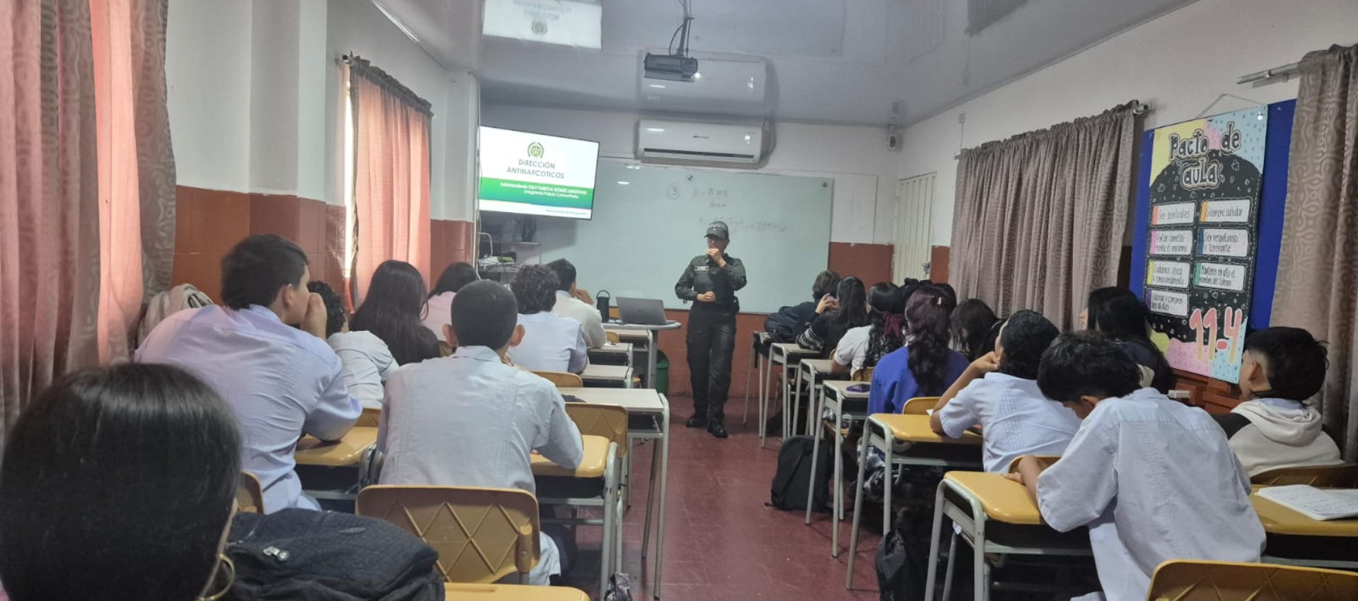 Jornada de Concientización en el Colegio Gonzalo Jiménez Navas: Un Diálogo Crucial sobre Sustancias 