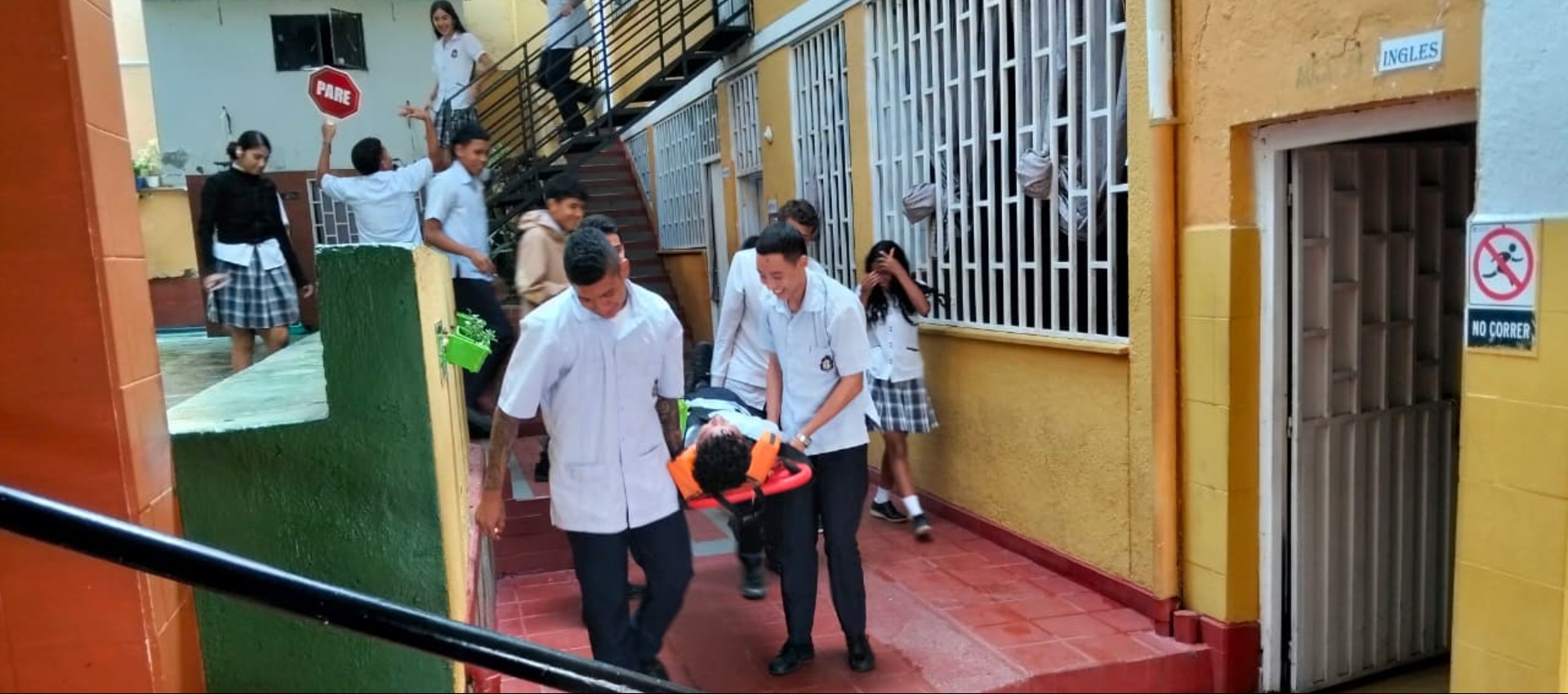 ¡Gonzalo Jiménez Navas Participa Activamente en el Simulacro Nacional de Respuesta a Emergencias!